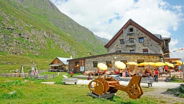 Das beliebte Schutzhaus, eines der bedeutendsten in Tirol, kämpft um die Zufahrt. (Bild: Fankhauser)