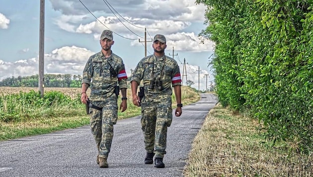 The two soldiers were able to apprehend a criminal who is believed to have committed a series of bicycle thefts. (Bild: Christian Schulter)