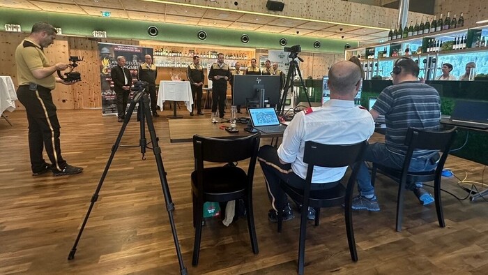 Die Auslosung wurde sogar via Livestream übertragen und wurde allein auf Facebook Tausende ...