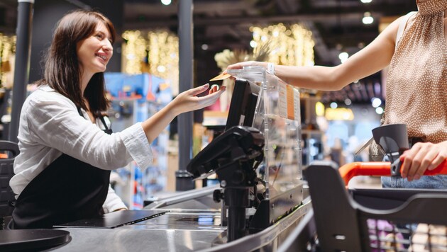 Das Einkaufen im Supermarkt wurde für viele Landsleute in den letzten Jahren ob der steigenden Preise immer schwieriger. (Bild: stock.adobe.com/ViDi Studio)