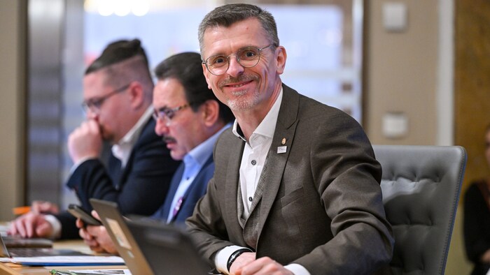 Joachim Aigner from the coronavirus party MFG (Menschen, Freiheit, Grundrechte): 2 percent.