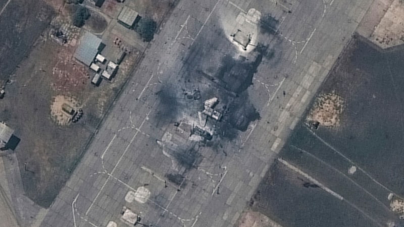 Russische Luftwaffenbasis auf der Krim (Archivbild) (Bild: AP ( via APA) Austria Presse Agentur/Maxar Technologies)