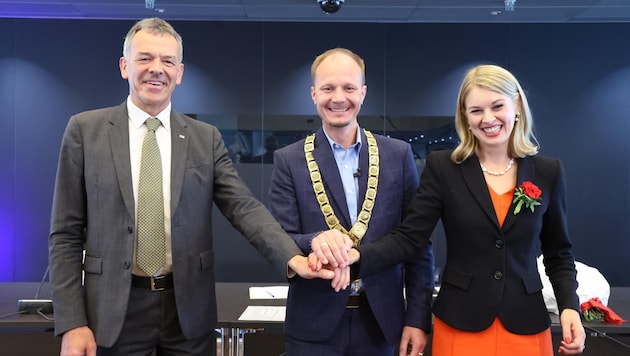 First Deputy Mayor Georg Willi (Greens), Mayor Johannes Anzengruber (YES), Second Deputy Mayor Elli Mayr (SPÖ) (Bild: Johanna Birbaumer)