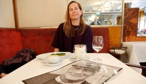 Birgit Lauda im Gespräch mit Conny Bischofberger im Hotel „Imperial“ (Bild: Reinhard Holl)