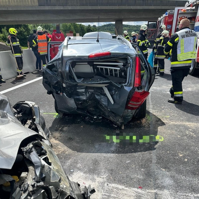 A kutya beszorult a csomagtartóba. (Bild: FF Bad Waltersdorf)