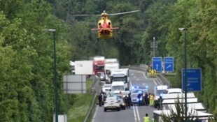 Die Motorradfahrerin (19) musste in die Innsbrucker Klinik geflogen werden. (Bild: ZOOM Tirol/Zoom.Tirol)