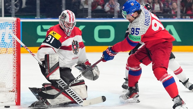 Keeper Madlener had his hands full. (Bild: Copyright 2024 The Associated Press. All rights reserved)