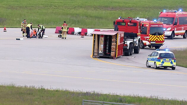 The airport had to be closed for security reasons. (Bild: APA/dpa/Karl-Josef Hildenbrand)