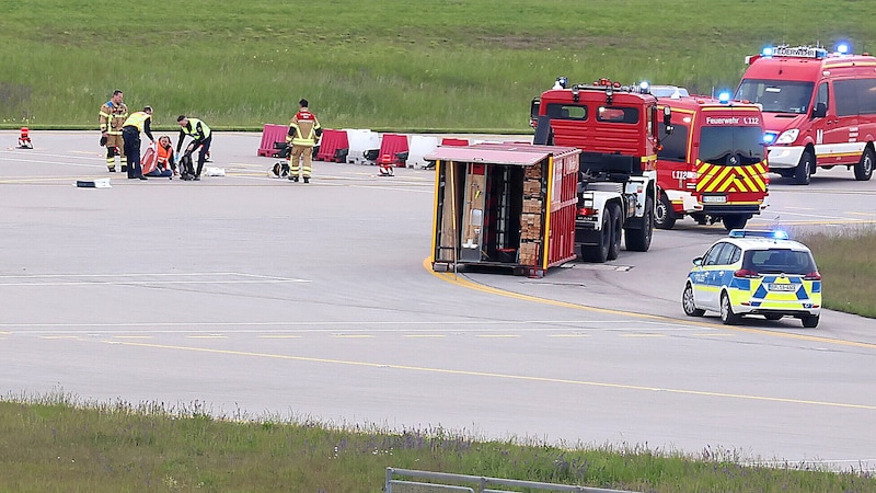 Der Flughafen musste aus Sicherheitsgründen geschlossen werden. (Bild: APA/dpa/Karl-Josef Hildenbrand)