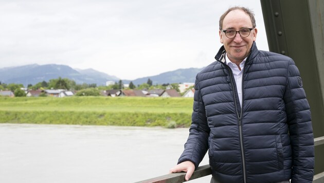 Grund zur Freude hatte Johannes Rauch am Freitag, als der Staatsvertrag für das Hochwasserschutzprojekt Rhesi unterzeichnet wurde. (Bild: Mathis Fotografie)