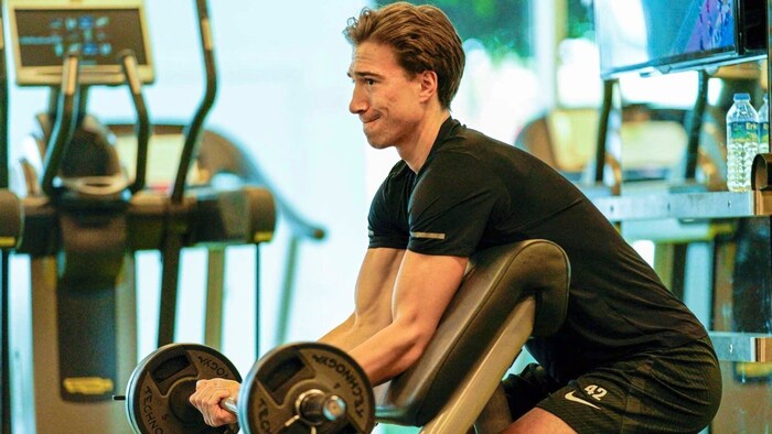 Vorm Finale machen sich David Affengruber & & Co. im Fitnessstudio warm.