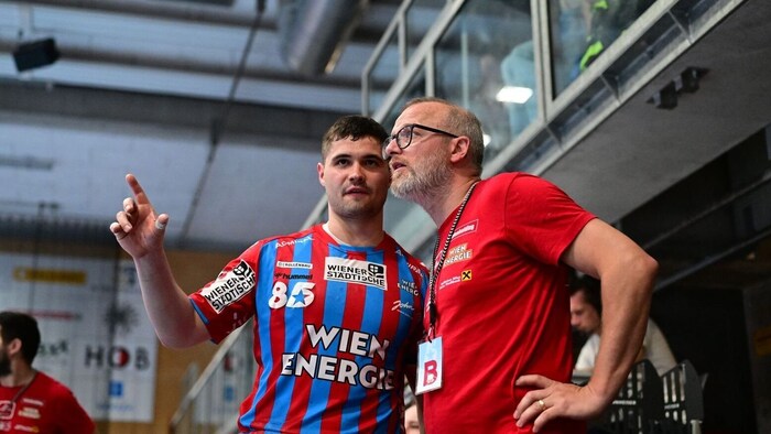 Fivers-Trainer Peter Eckl mit Aufbau Fabio Schuh.
