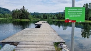 Der Steg am Ressniger Baggersee steht noch. Die Frage ist nur, wie lange noch.