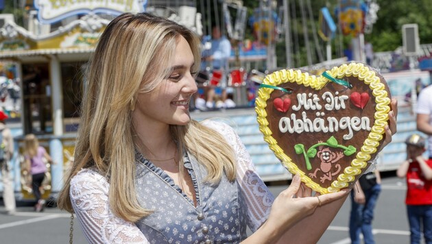 Die Besucher freuten sich am gestrigen Eröffnungstag über leckere Lebkuchenherzerl und Fahrten in den oftmals äußerst rasanten Karussells. (Bild: Markus Tschepp/Tschepp Markus)