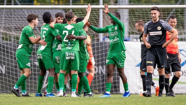 Hallein 1b celebrates the sensational comeback. (Bild: Adi Aschauer)