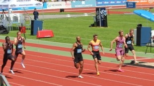 Damian Warner (3. v. l.) und Simon Ehammer (3. v. r.) lieferten sich am ersten Tag ein ...