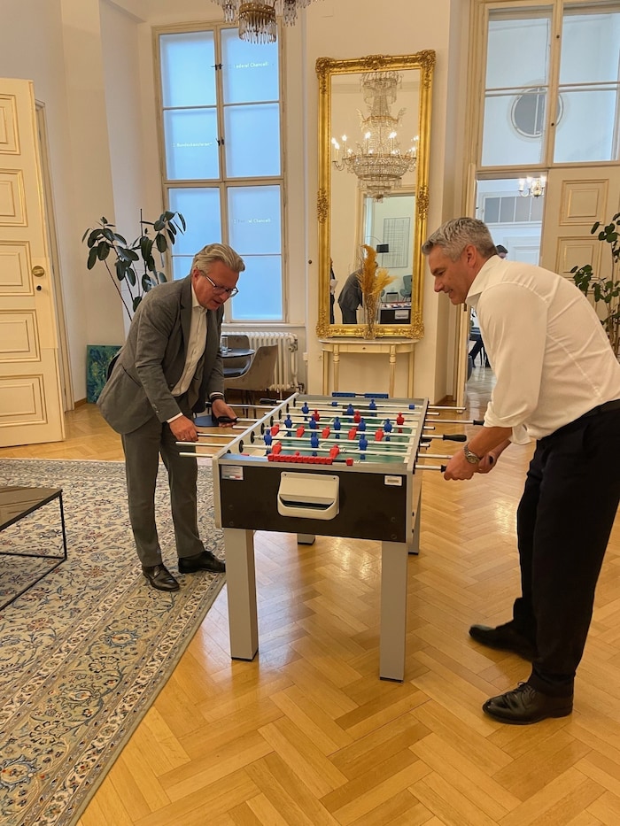LH Drexler und Bundeskanzler Nehammer (beide ÖVP) am Wuzzler