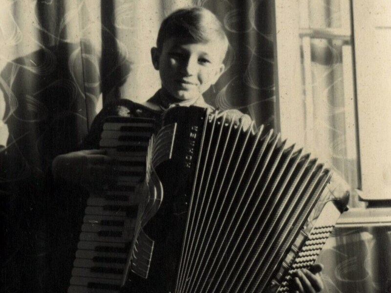 Little Louie Austen with his accordion (Bild: Louie Austen)