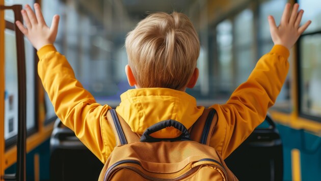Schüler können wieder günstig mit den Öffis fahren. (Bild: stock.adobe.com)