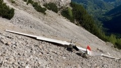 Der abgestürzte Segelflieger in dem ausgesetzten Gelände in den Karawanken. (Bild: LPD Kärnten)