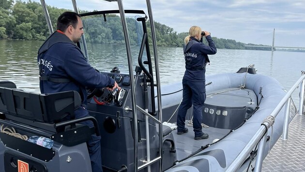 Hungarian police on a search mission on the Danube (Bild: facebook.com/BRFK)