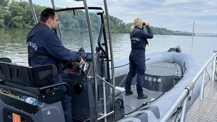 Ungarns Polizei auf Sucheinsatz auf der Donau