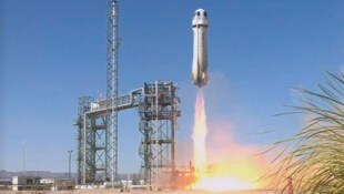 Elon Musks SpaceX und Jeff Bezos‘ Blue Origin liefern sich seit Jahren einen erbitterten ...