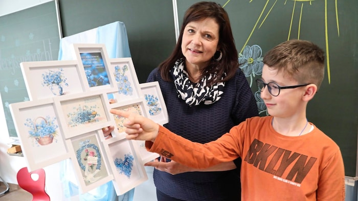 Direktorin Ulrike Fugger öffnete ihre Schulräume für die ungewöhnliche Bastelgemeinschaft
