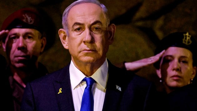 Israels Premier Benjamin Netanyahu führt den Kampf gegen die Terrororganisation Hamas weiter. (Bild: APA/AFP/POOL/AMIR COHEN)