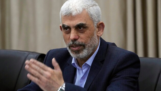 The new Hamas leader Yahya Sinwar receives encouragement from Hezbollah (Bild: APA/AP)