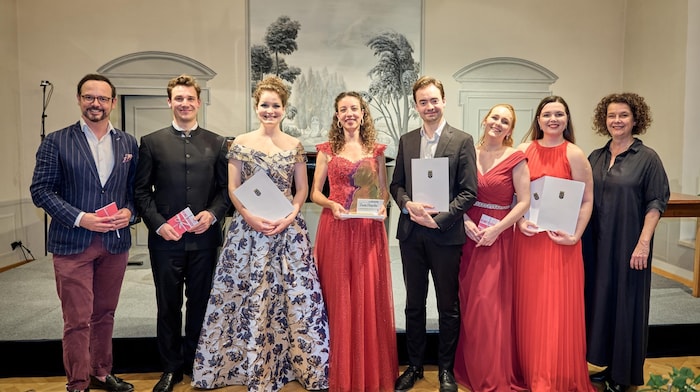 Linsbauer mit Finalisten Anton Haupt, Pfahler, Zurflüh, Galaviz- Guerra, Carina Schmieger, Tia ...
