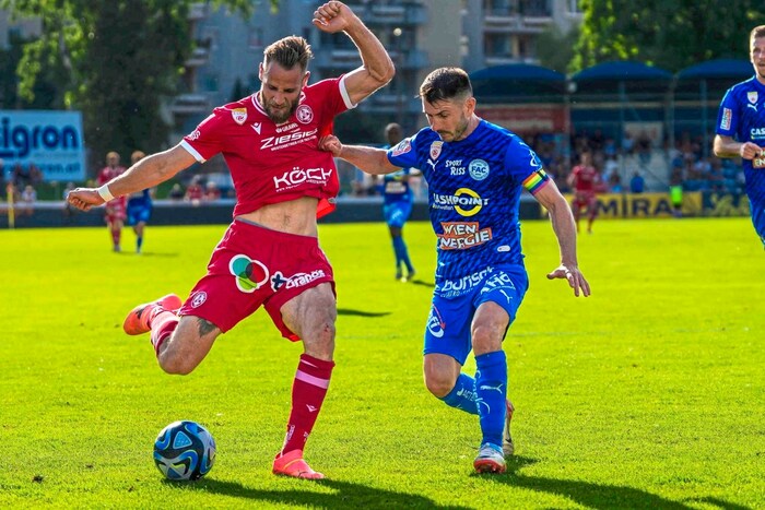 Der FAC um Kapitän Becirovic (re.) blieb gegen Meister GAK ungeschlagen.