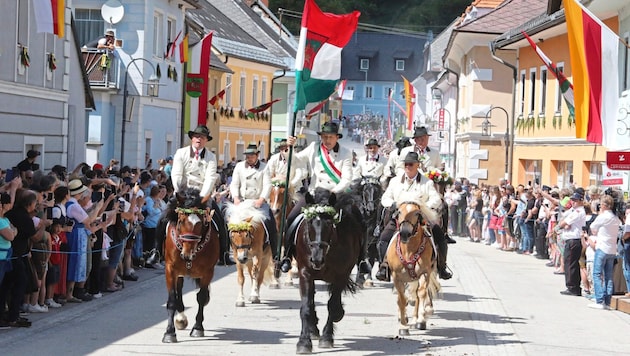 Das Kranzelreiten fand heuer zum 457. Mal statt. (Bild: Rojsek-Wiedergut Uta/Uta Rojsek-Wiedergut)