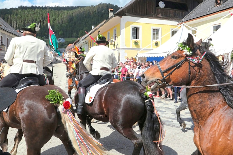 Das Kranzelreiten ist immer ein eindrucksvolles Event. (Bild: Rojsek-Wiedergut Uta/Uta Rojsek-Wiedergut)