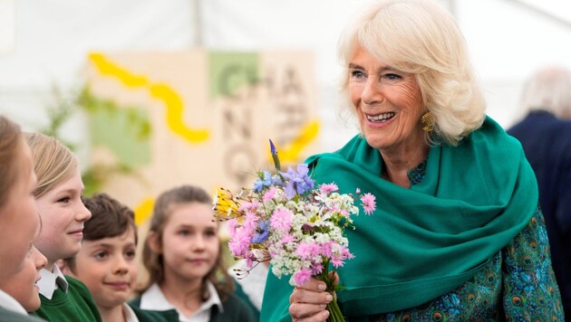 Königin Camilla verriet in einem Bücher-Podcast, dass sie als Mädchen vom Leben am Hof des Sonnenkönigs geträumt habe.  (Bild: AP/AFP/POOL/Kirsty Wigglesworth)