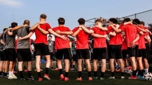 Gemeinsam für Österreich: Die U17 präsentiert sich bei der EM auf Zypern als eingeschworene Einheit. (Bild: ÖFB/Tugrul Karacam)