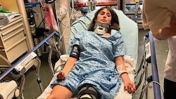 Nina Dobrev postete ein Foto, das sie nach einem Unfall mit dem Dirt Bike im Spital zeigt. (Bild: instagram.com/nina)