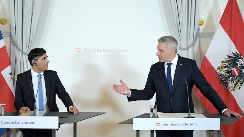 Der britische Premier Sunak (li.) war diese Woche in Wien. (Bild: APA/ROLAND SCHLAGER)