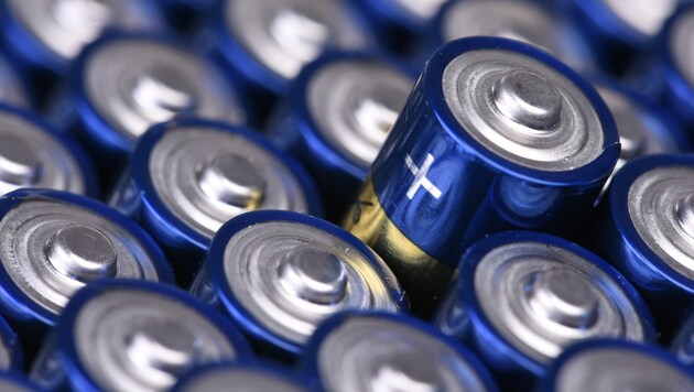 Researchers at JKU Linz have developed a non-toxic binder for the cathode of lithium batteries. (Bild: stock.adobe.com/salita2010)