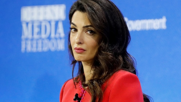 Amal Clooney was part of the team of experts who evaluated alleged evidence of war crimes. (Bild: AFP/Tolga Akmen)