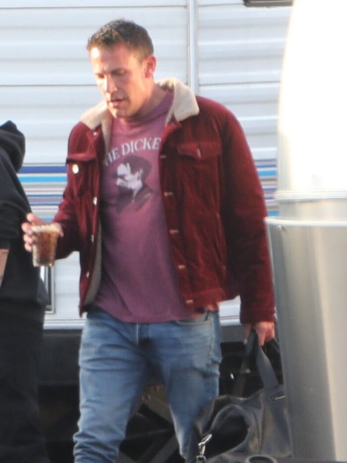 Ben Affleck bu hafta başında evlilik yüzüğü olmadan seyahat ediyordu.