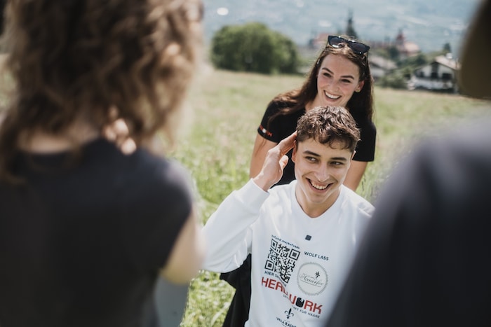 „Jetzt gerade genieße ich die kurzen Haare sehr“, ist Wolf Lass zufrieden.