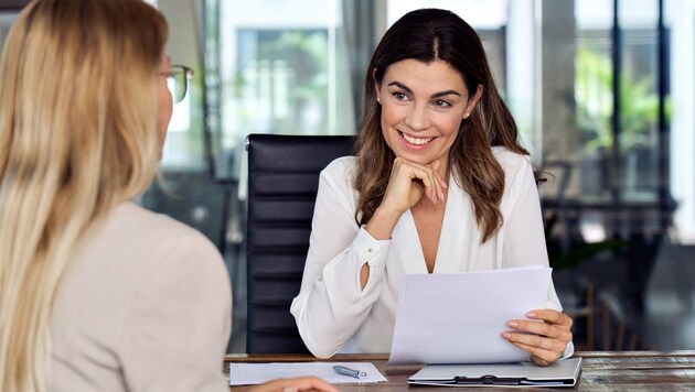 Daha fazla iş görüşmesinin dijital ortamda gerçekleştiriliyor olması, başvuru sahiplerinin gölgelenme riskini artırıyor. (Bild: stock.adobe.com/insta_photos)