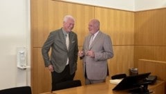 Ex-Profi-Kicker Toni Polster und sein Anwalt Manfred Ainedter zeigen sich im Justizpalast zuversichtlich. (Bild: Pratschner Sophie)