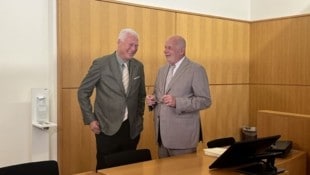 Ex-Profi-Kicker Toni Polster und sein Anwalt Manfred Ainedter zeigen sich im Justizpalast zuversichtlich. (Bild: Pratschner Sophie)