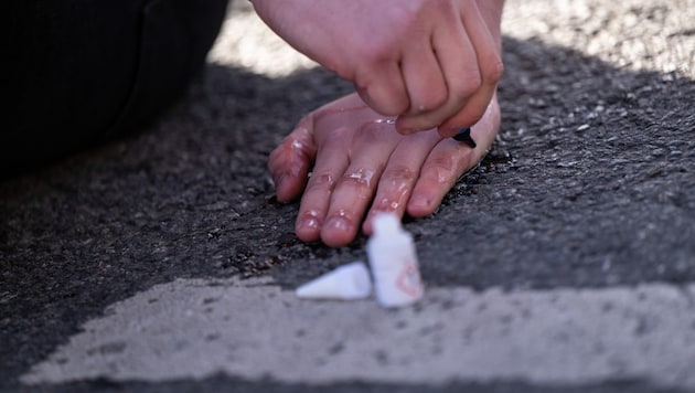 A protest action by members of the Last Generation has now gone too far for the public prosecutor's office in Germany (archive image) (Bild: APA Pool/APA/Deutsche Presse-Agentur GmbH/Lennart Preiss)