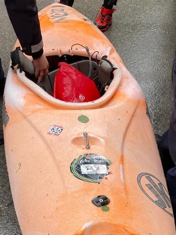 Wer kennt dieses Kajak und kann Angaben zum Besitzer machen?