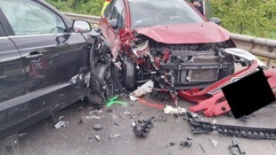 Bei dem Unfall wurde eine Frau verletzt.