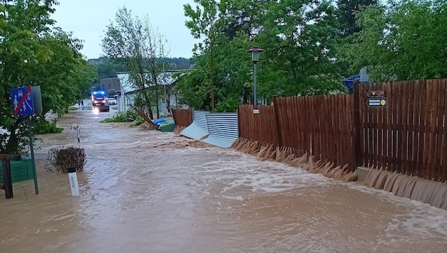 Im Bezirk Weiz standen riesige Flächen unter Wasser. (Bild: BFV Weiz)