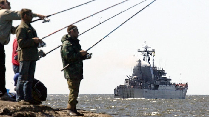 Das Schiff Kaliningrad im russischen Ostseemilitärhafen Baltijsk